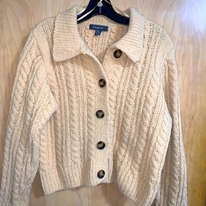 Semi-New. Medium Cozy Knit Sweater. Yellow Camel Color. Size Medium.